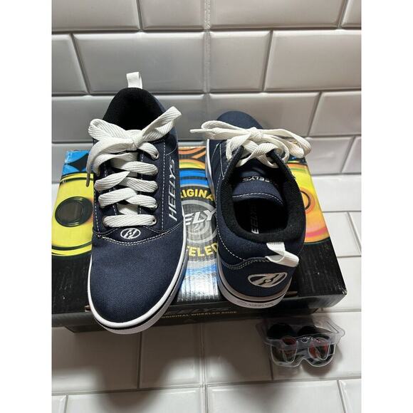 Heelys Kids Pro 20 Wheeled Shoe Navy Canvas Lace Closure Size 3 - Picture 10 of 10